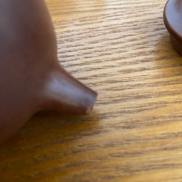 4 Miniature Teapots Cast Iron and Yixing Clay - Picture 15 of 15